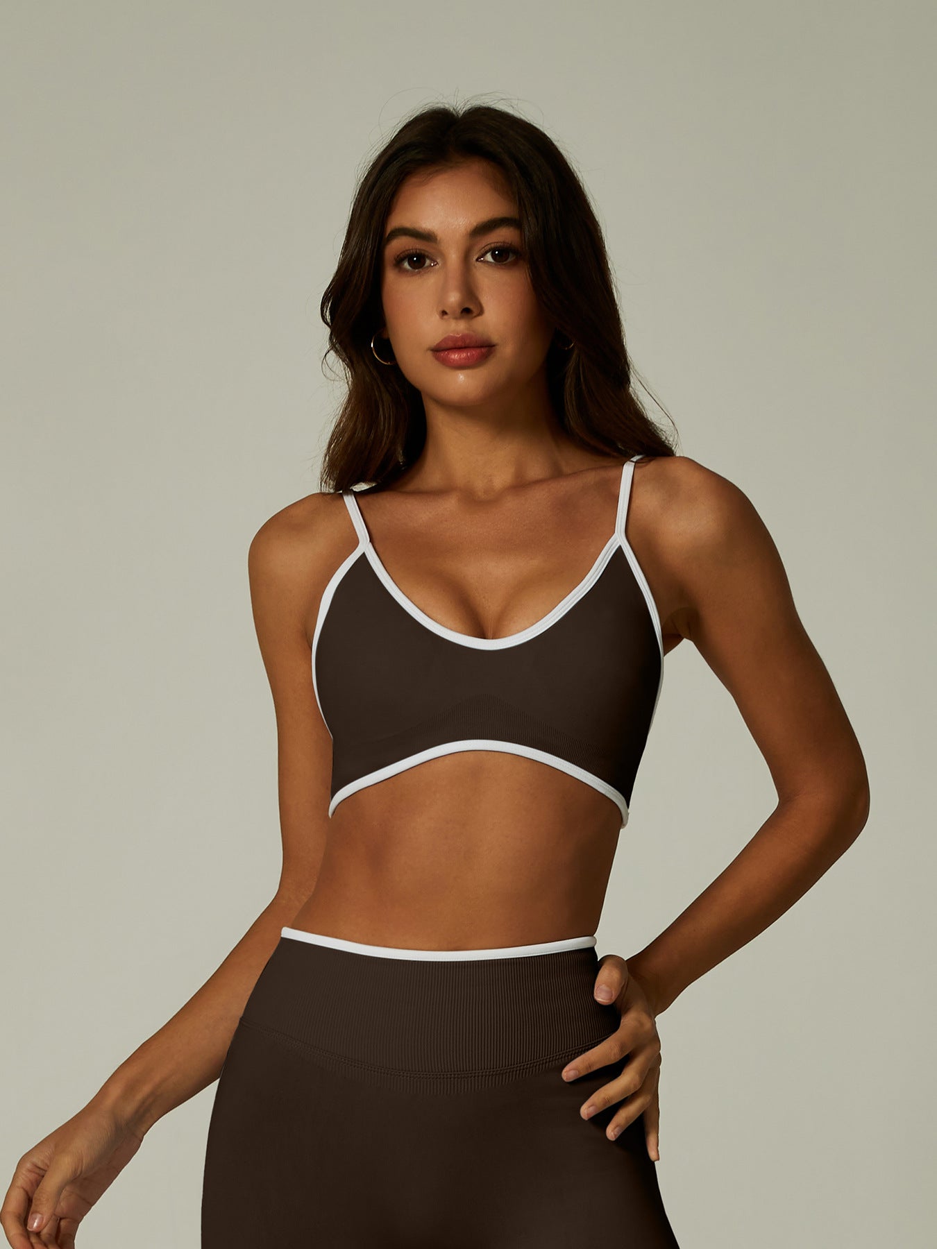 Ensemble de yoga moulant dos nu — sans coutures et à blocs de couleurs