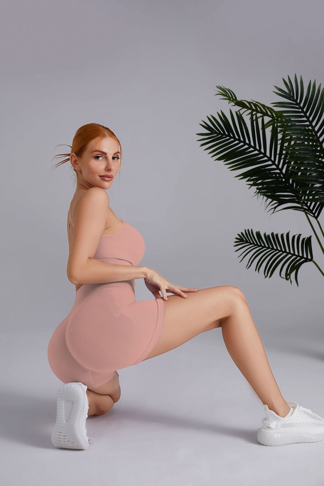 Débardeur yoga femme — dos croisé à fines bretelles