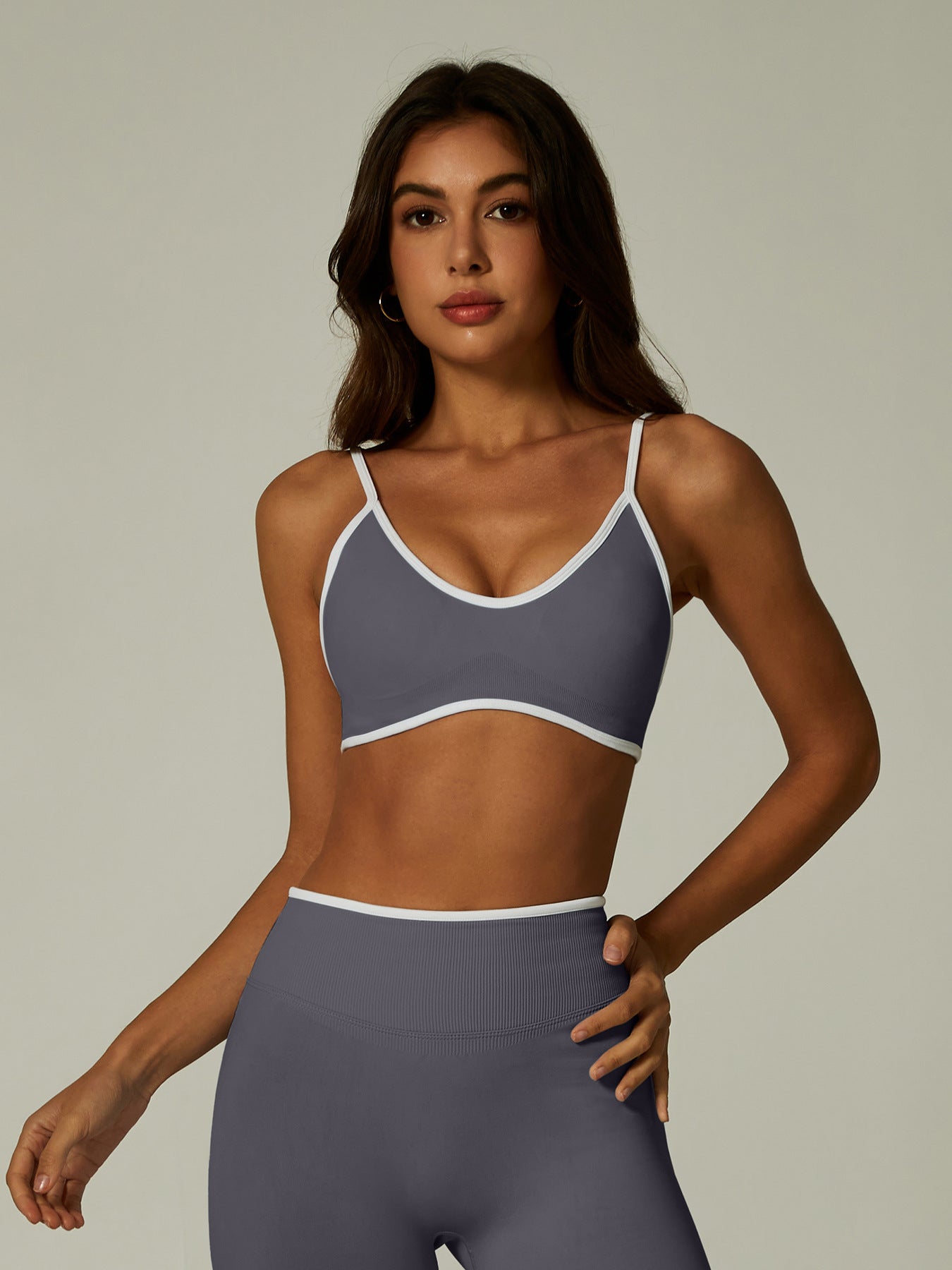 Ensemble de yoga moulant dos nu — sans coutures et à blocs de couleurs