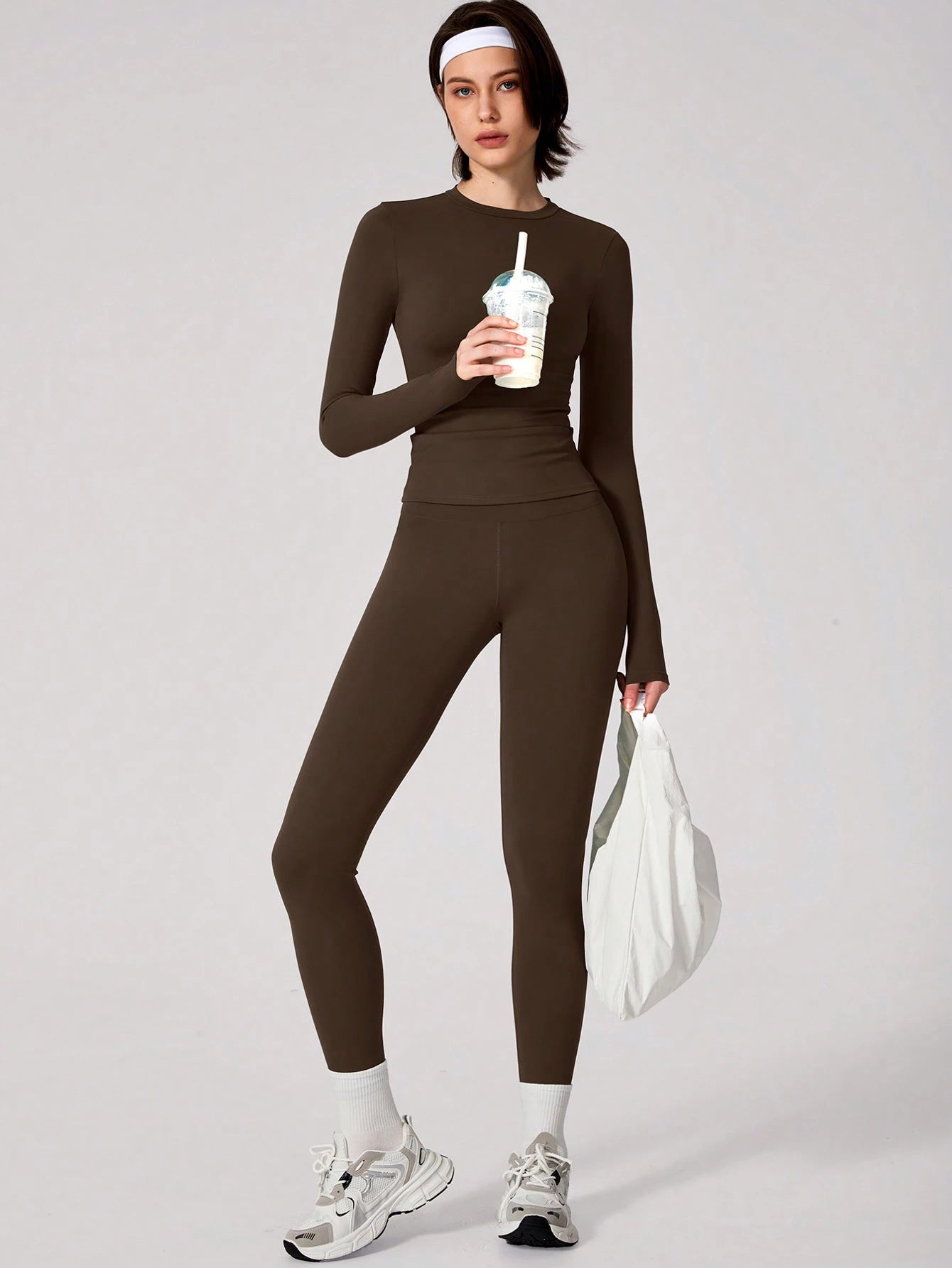 Ensemble de yoga transfrontalier — confort moderne