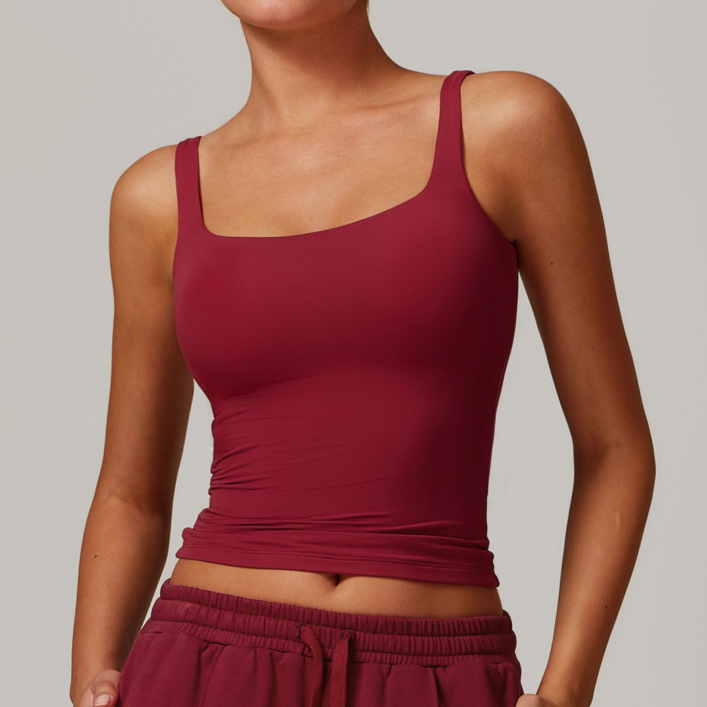 Débardeur de yoga moulant — style européen