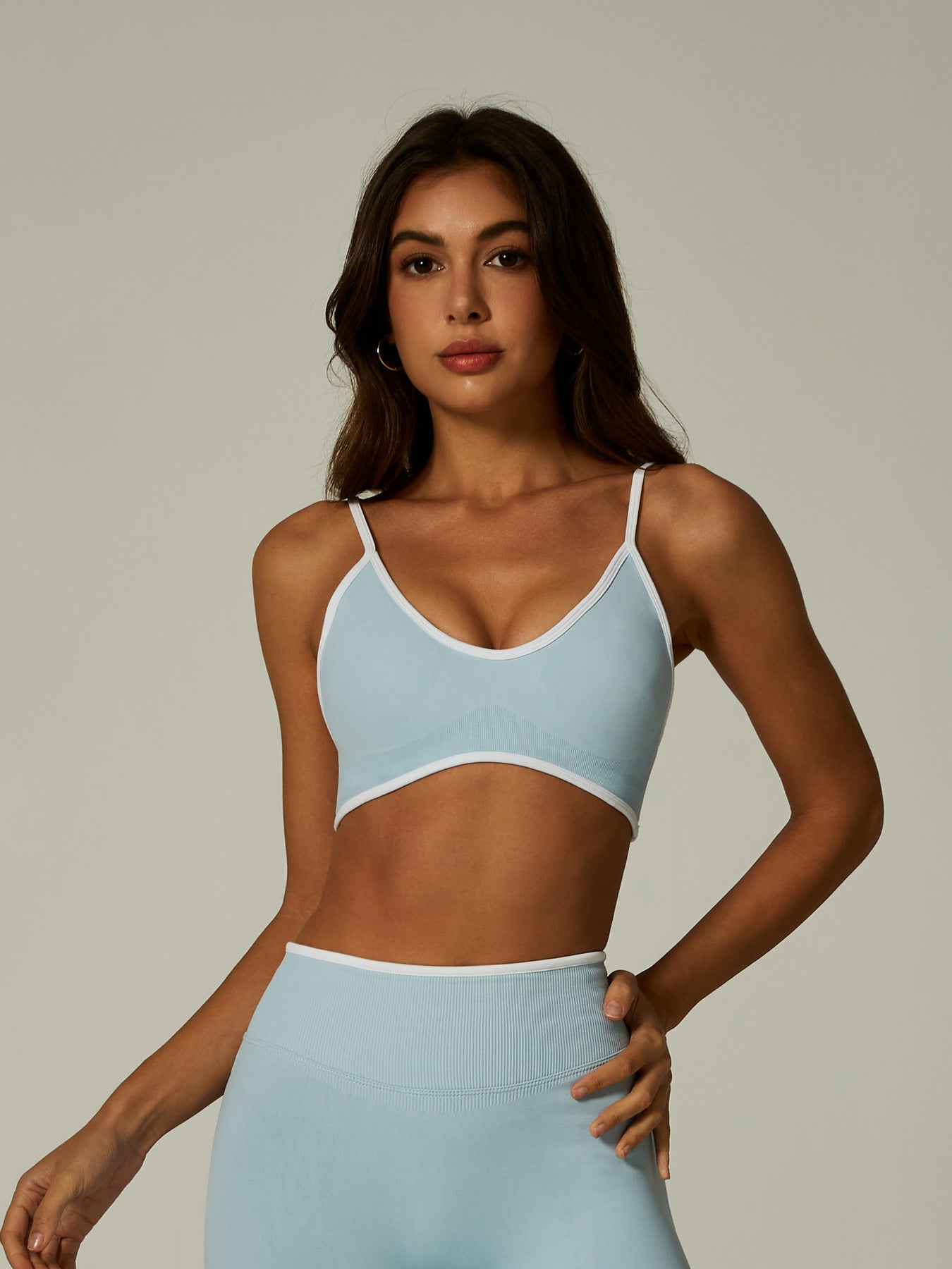 Ensemble de yoga moulant dos nu — sans coutures et à blocs de couleurs